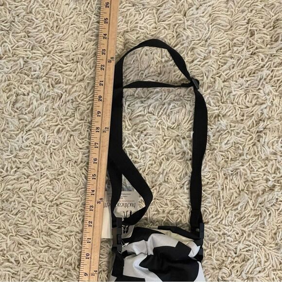 Buckhead Betties Drop the Latitude Black/White Insulated Wine Bag w/strap, NWT - Picture 3 of 10